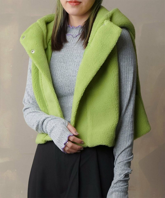 フード付きボアベスト