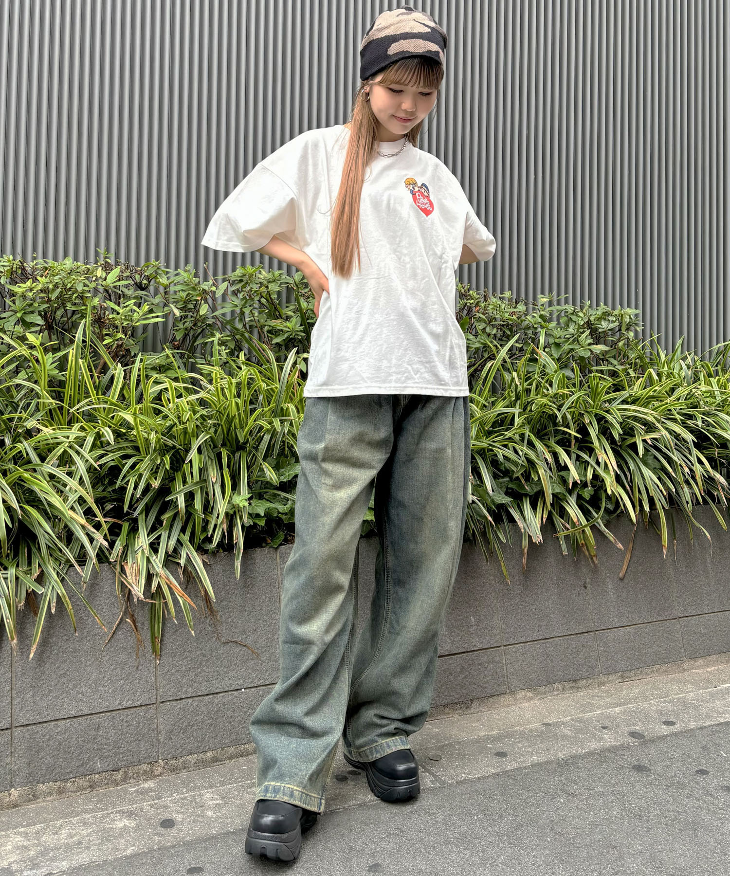 『PIRAKO×SPINNS』 Tシャツ MANYGIRL コーデ1