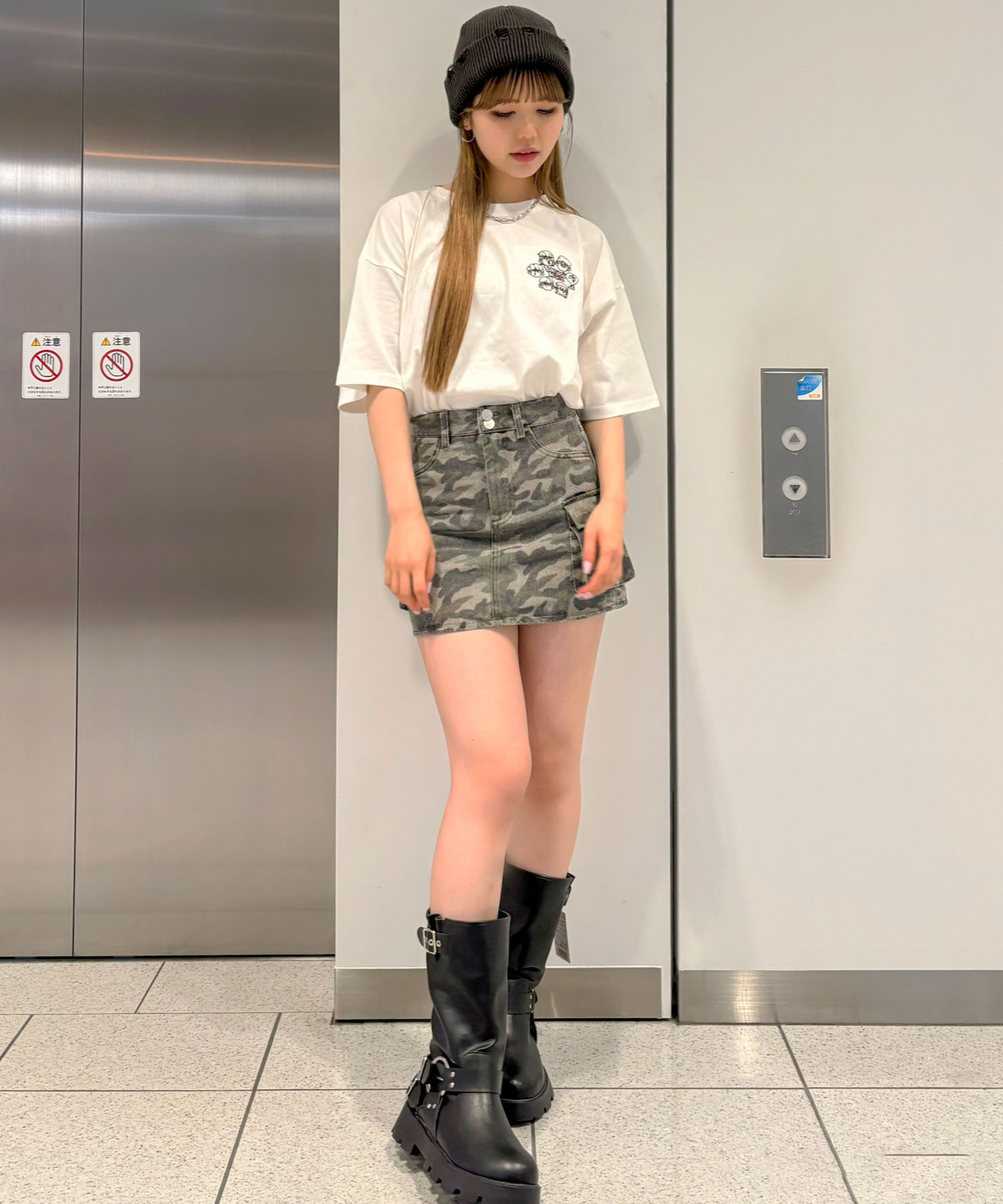 『PIRAKO×SPINNS』 Tシャツ WALKGIRL コーデ2