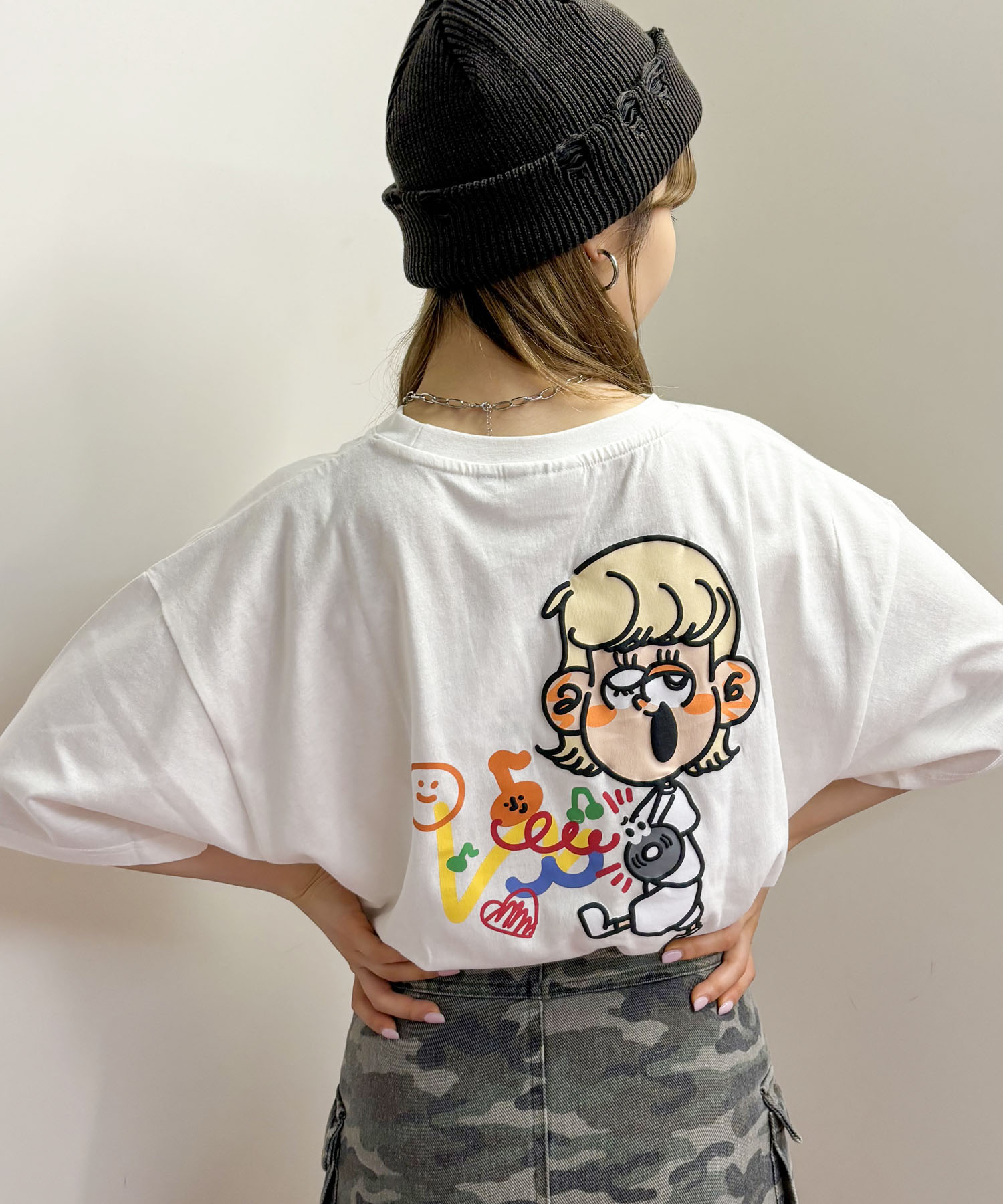 『PIRAKO×SPINNS』 Tシャツ WALKGIRL コーデ3