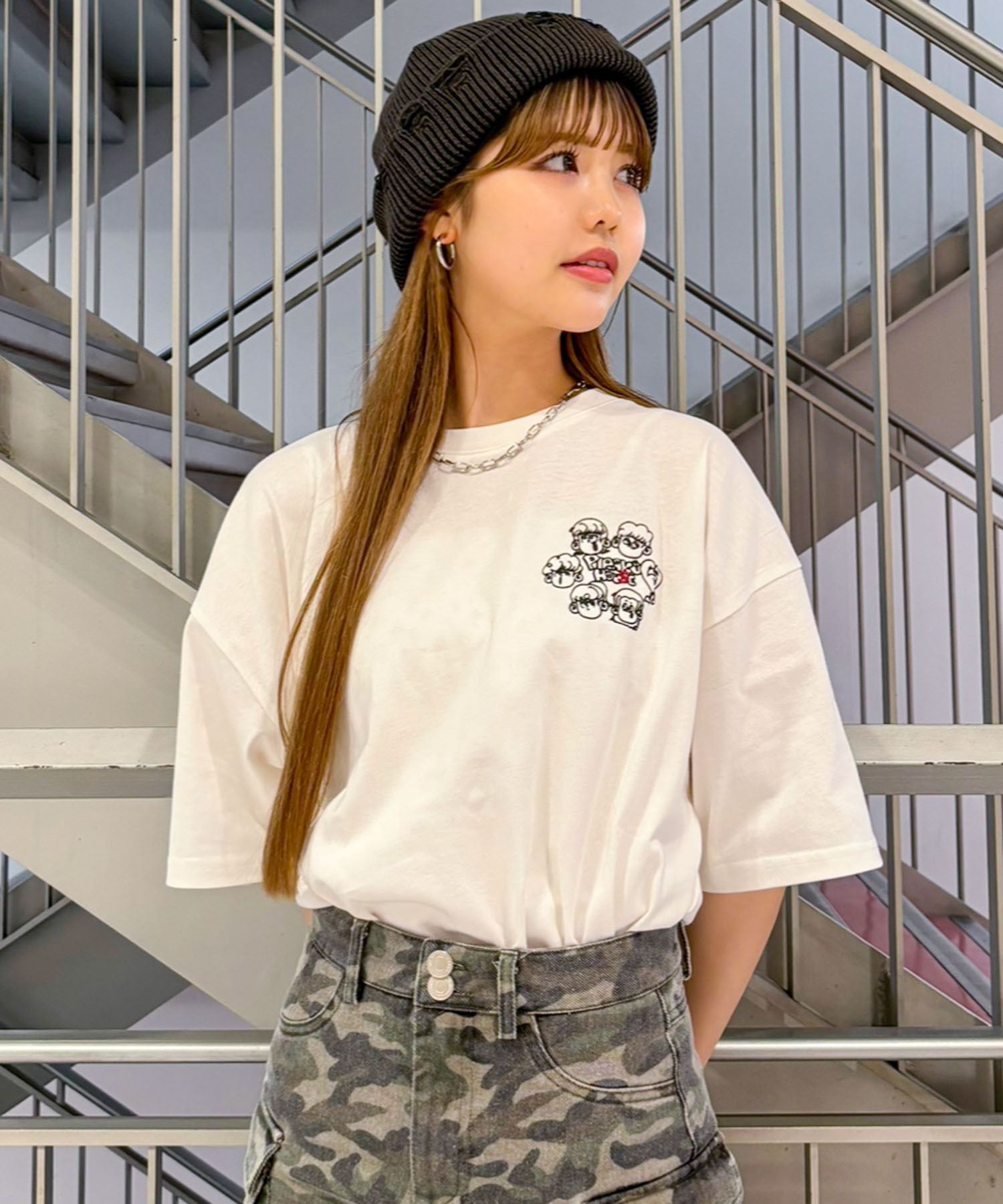 『PIRAKO×SPINNS』 Tシャツ WALKGIRL コーデ4