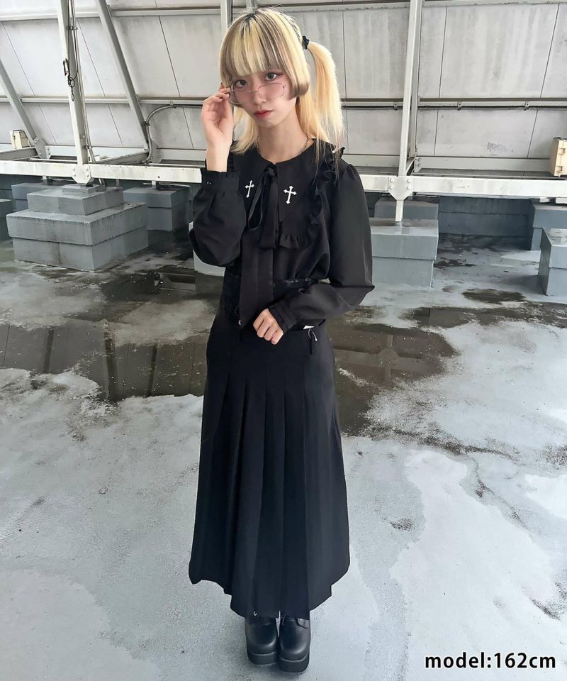 ④ゴシックで大人っぽい地雷コーデ