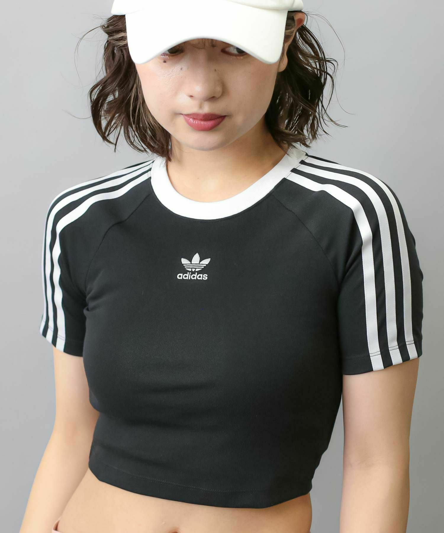 adidasショート丈半袖ミニTシャツ|人気アイテムを毎日更新|SPINNS公式
