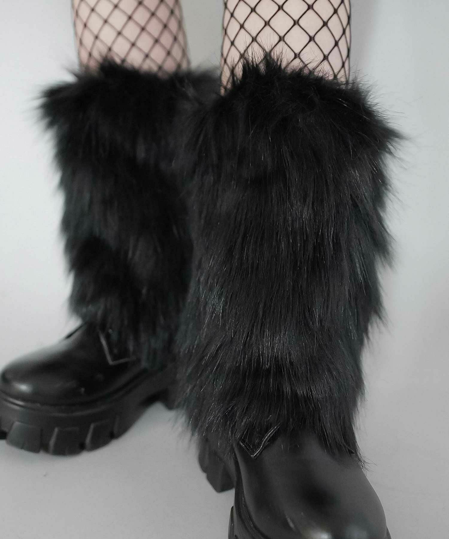 ギャルコーデにぴったり！フェイクファーレッグウォーマー|SPINNS