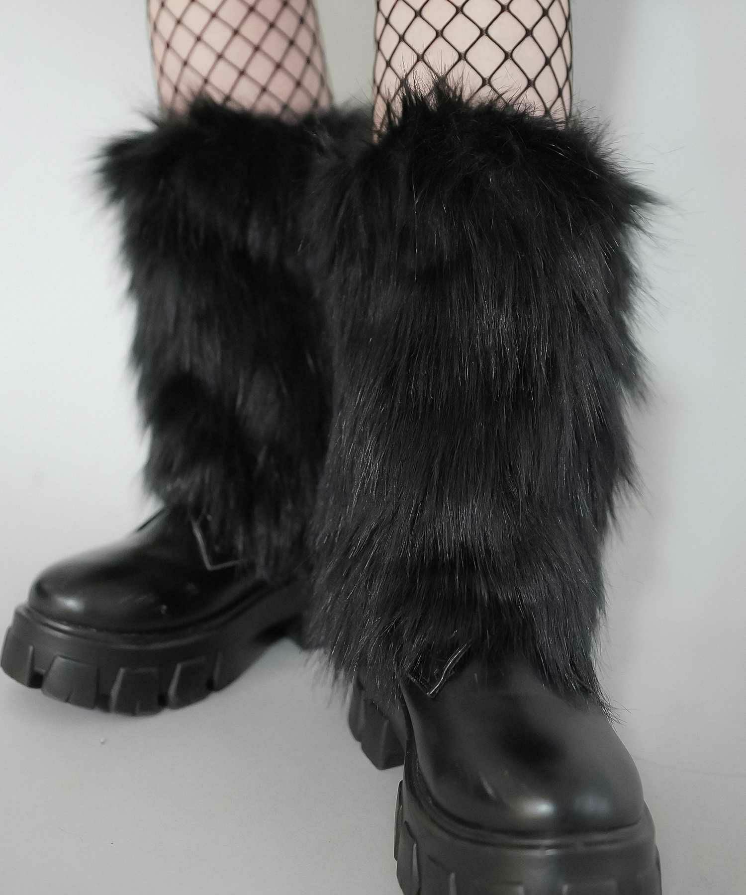 ギャルコーデにぴったり！フェイクファーレッグウォーマー|SPINNS