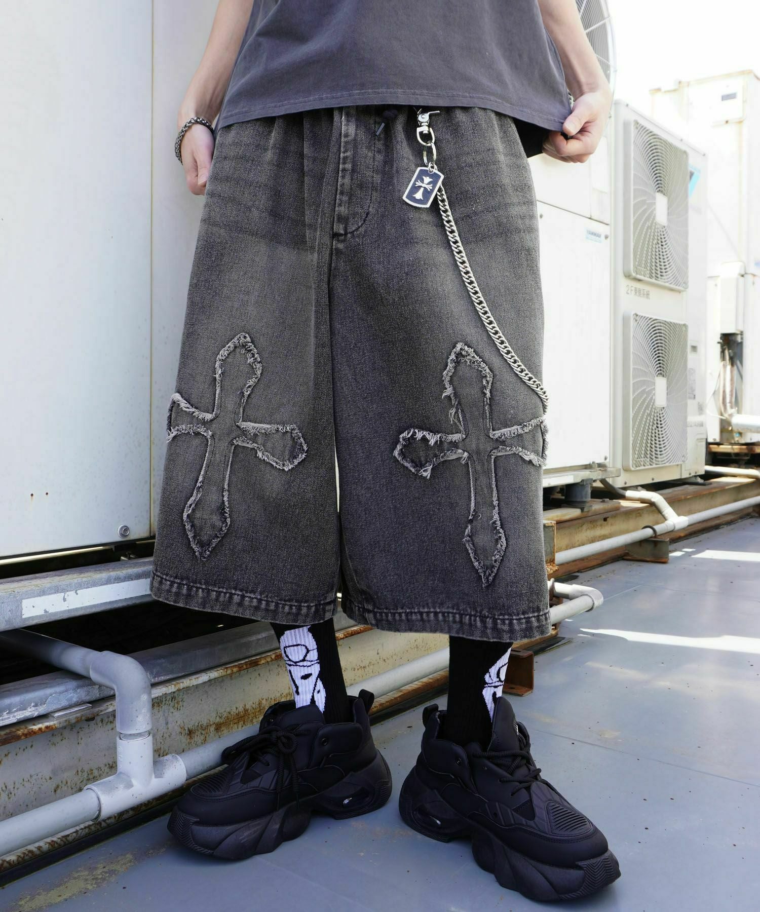 12%OFF】ヴィンテージ加工バギーデニムハーフパンツ/クロス/膝下ロング