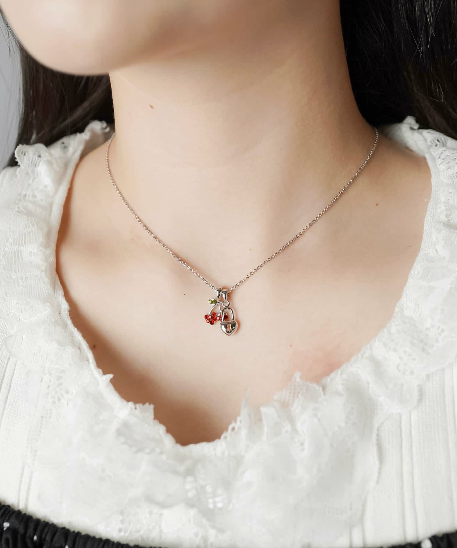 平成女児モチーフの細ネックレス|原宿発のトレンドアイテム|SPINNS公式通販