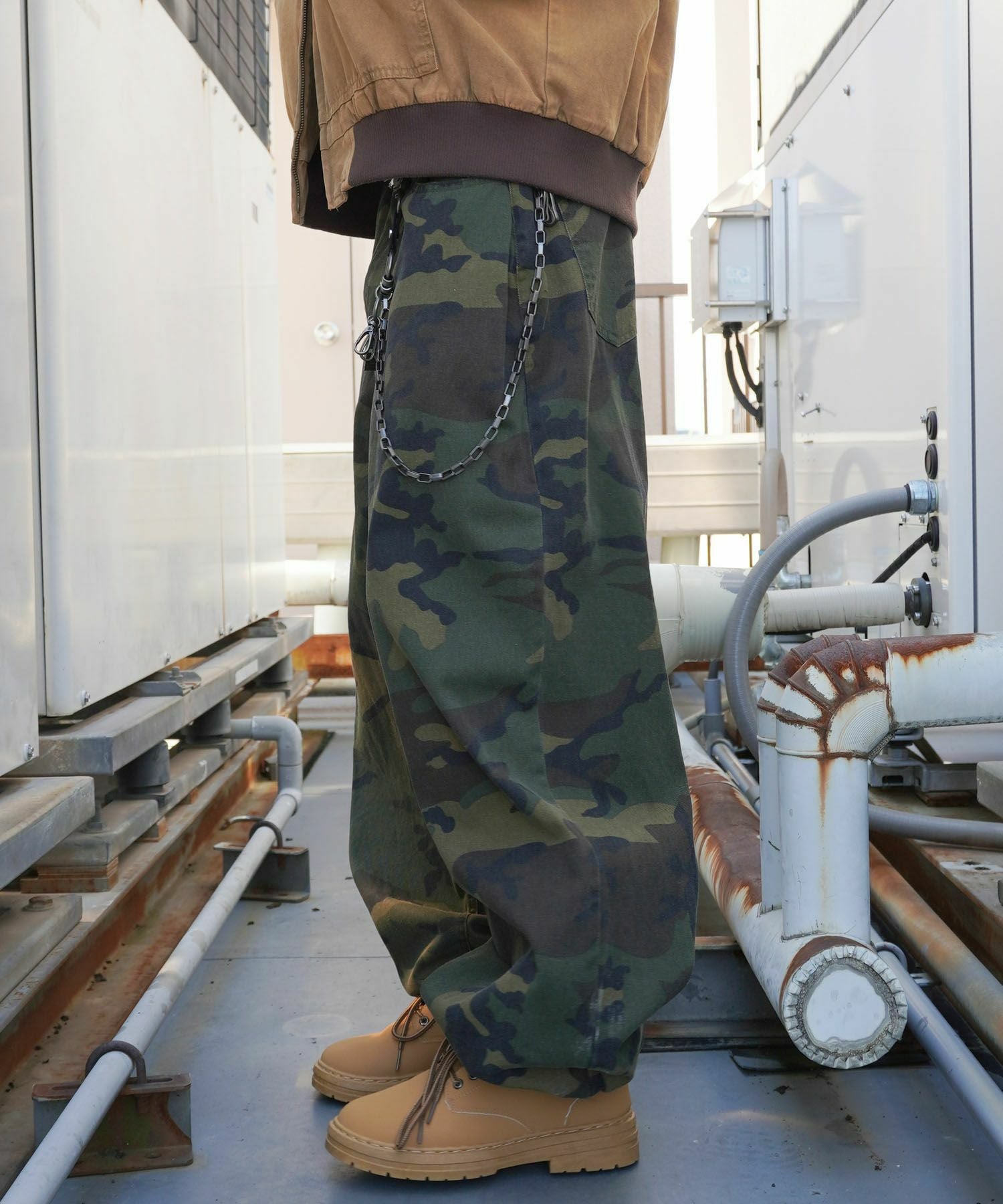 カモフラージュ柄ミリタリーワイドパンツ（リアルツリー）/ドロー