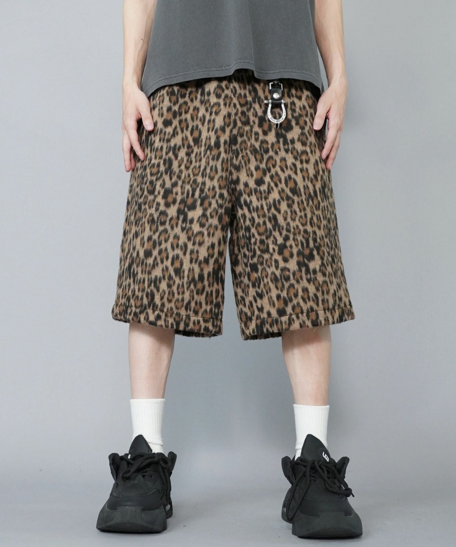 レオパードプリントのシャギーフェルトハーフパンツ|メンズ夏スタイル