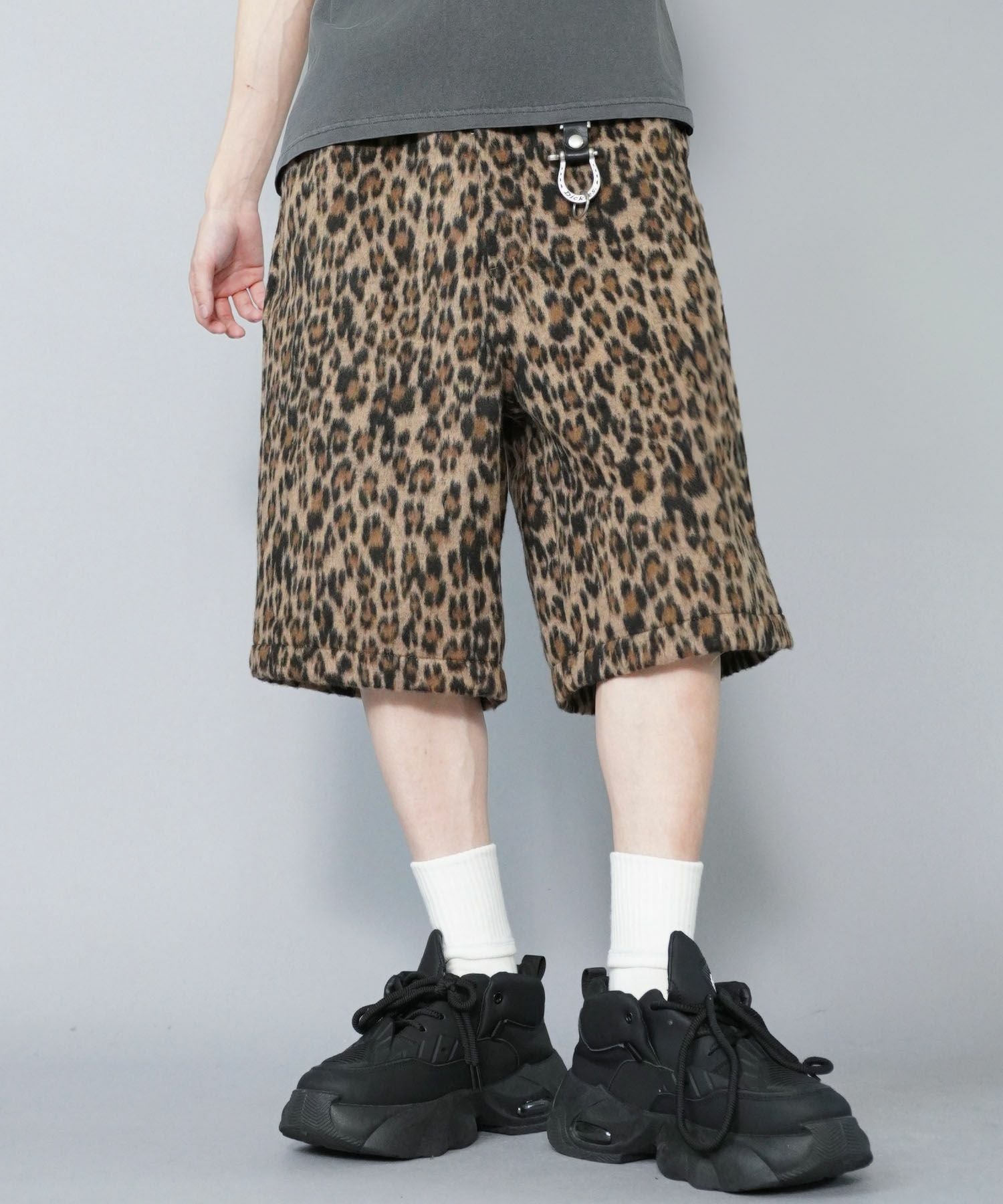レオパードプリントのシャギーフェルトハーフパンツ|メンズ夏スタイル