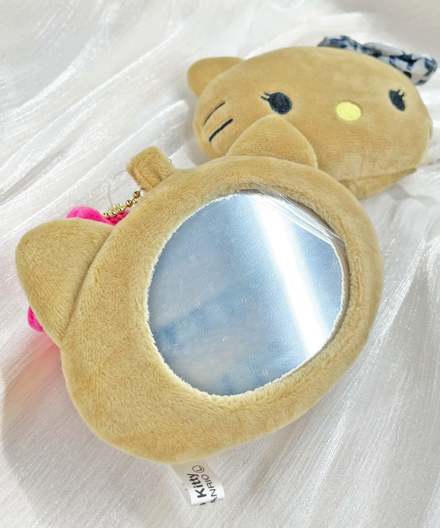 ≪ギャルキティ≫ぬいぐるみミラーキーホルダー/日焼けキティ | SPINNS