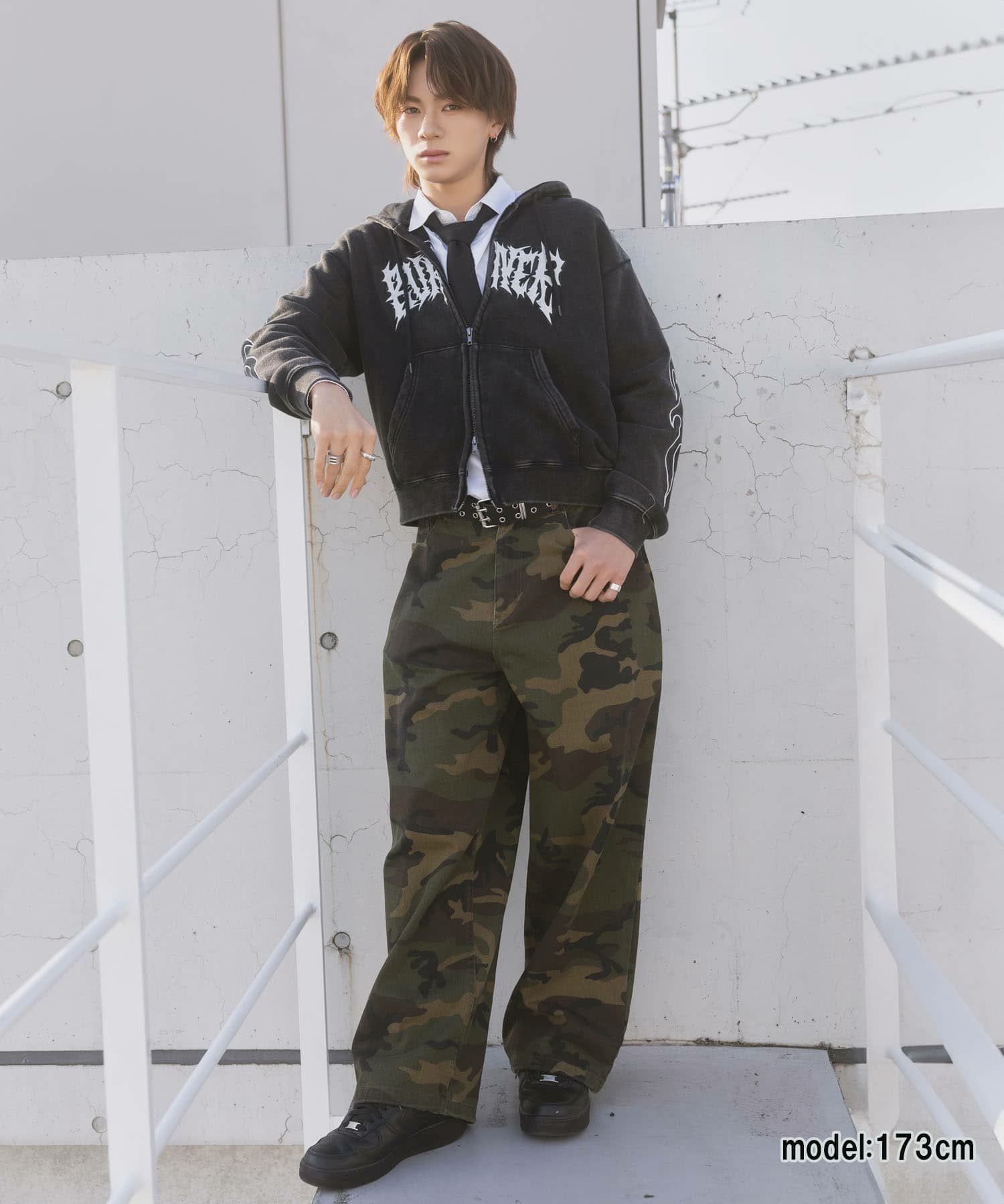 17%OFF】 短丈ダブルジップパーカー/グランジ/刺繍袖ロゴ/ショート丈