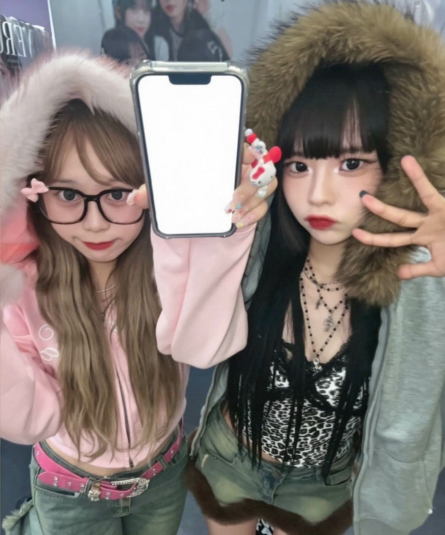 ふわふわのファー付きフードが秋冬にぴったり！裏毛ジップパーカー