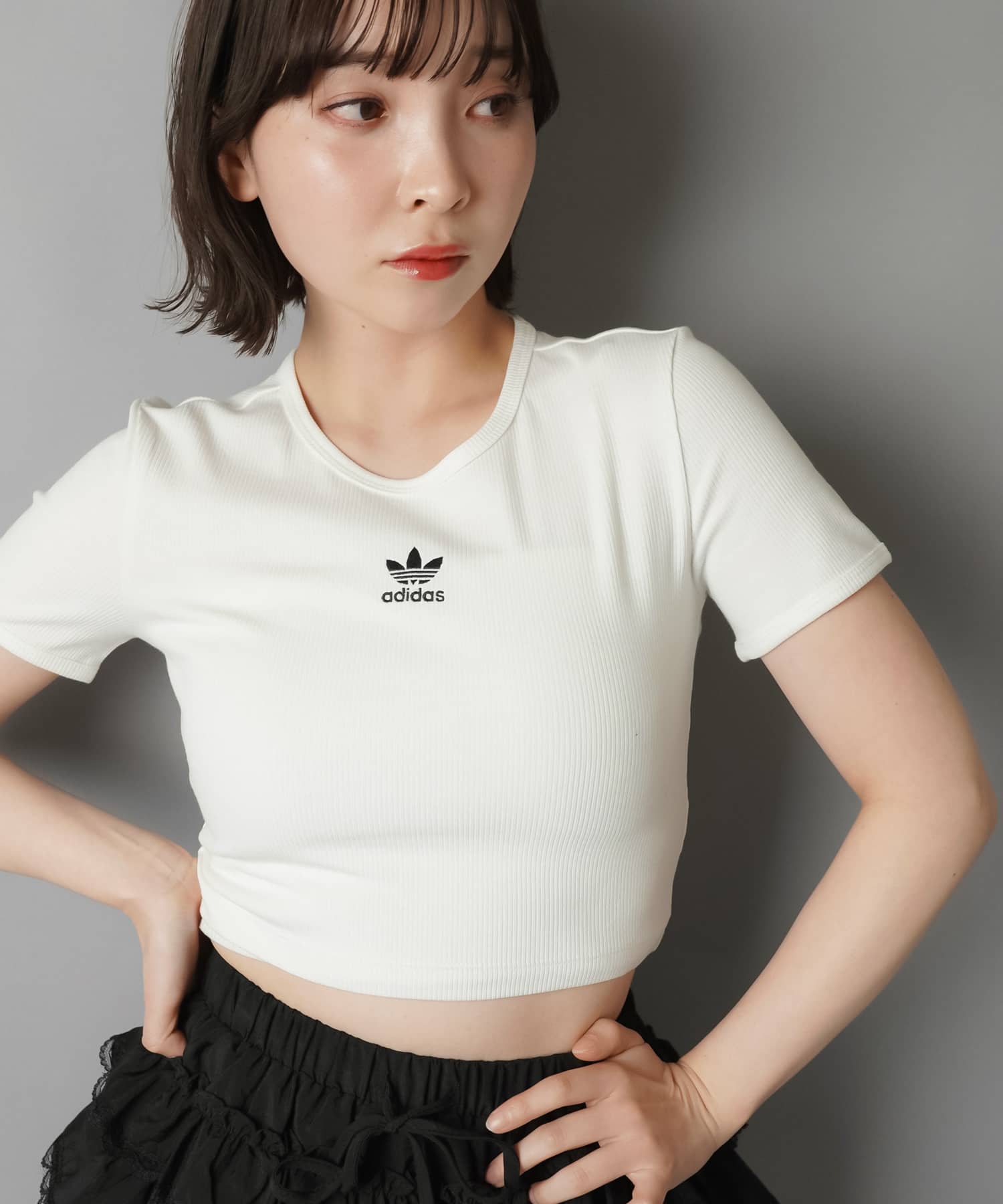 【adidas】アディダス　クロップド丈　ショート丈 Tシャツ　スカート 50%OFF】adidas クロップドTシャツ(ふわもこロゴ) | VOLCAN&APHRODITE
