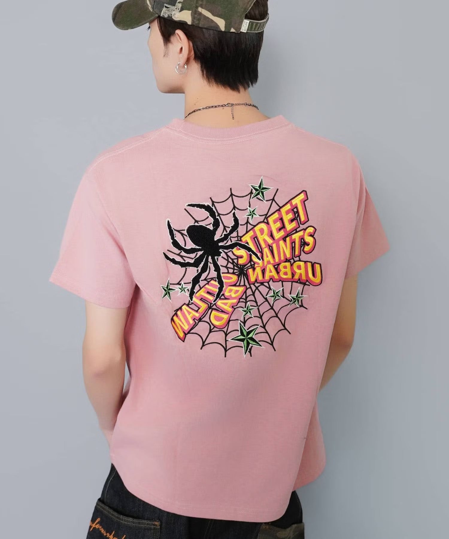 34%OFF】スパイダーバックプリント半袖Tシャツ/サガラ刺繍ロゴ/ワン