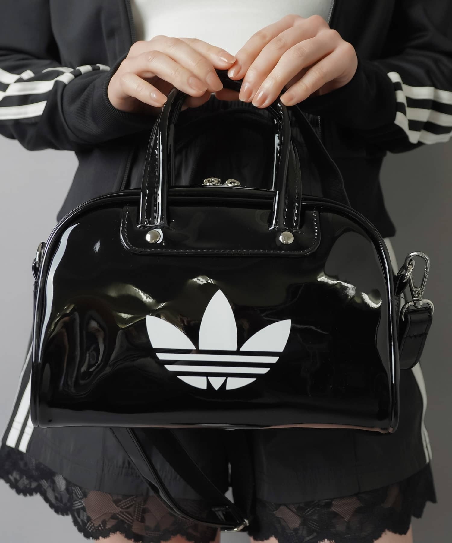 ≪adidas/アディダス≫2WAYエナメルショルダーバッグ/ハンドバッグ