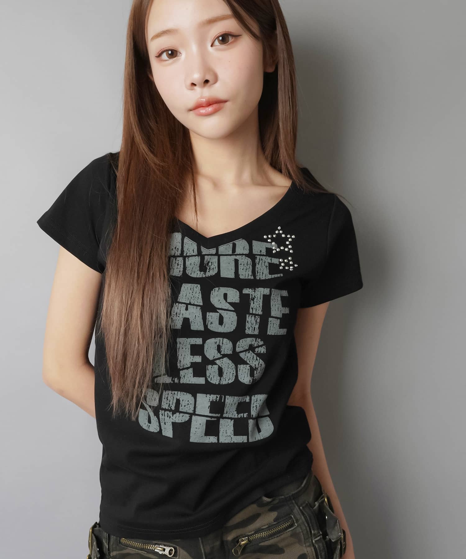Vネック半袖Tシャツ/ロゴ/#平成ギャル | SPINNS WEB STORE | SPINNS
