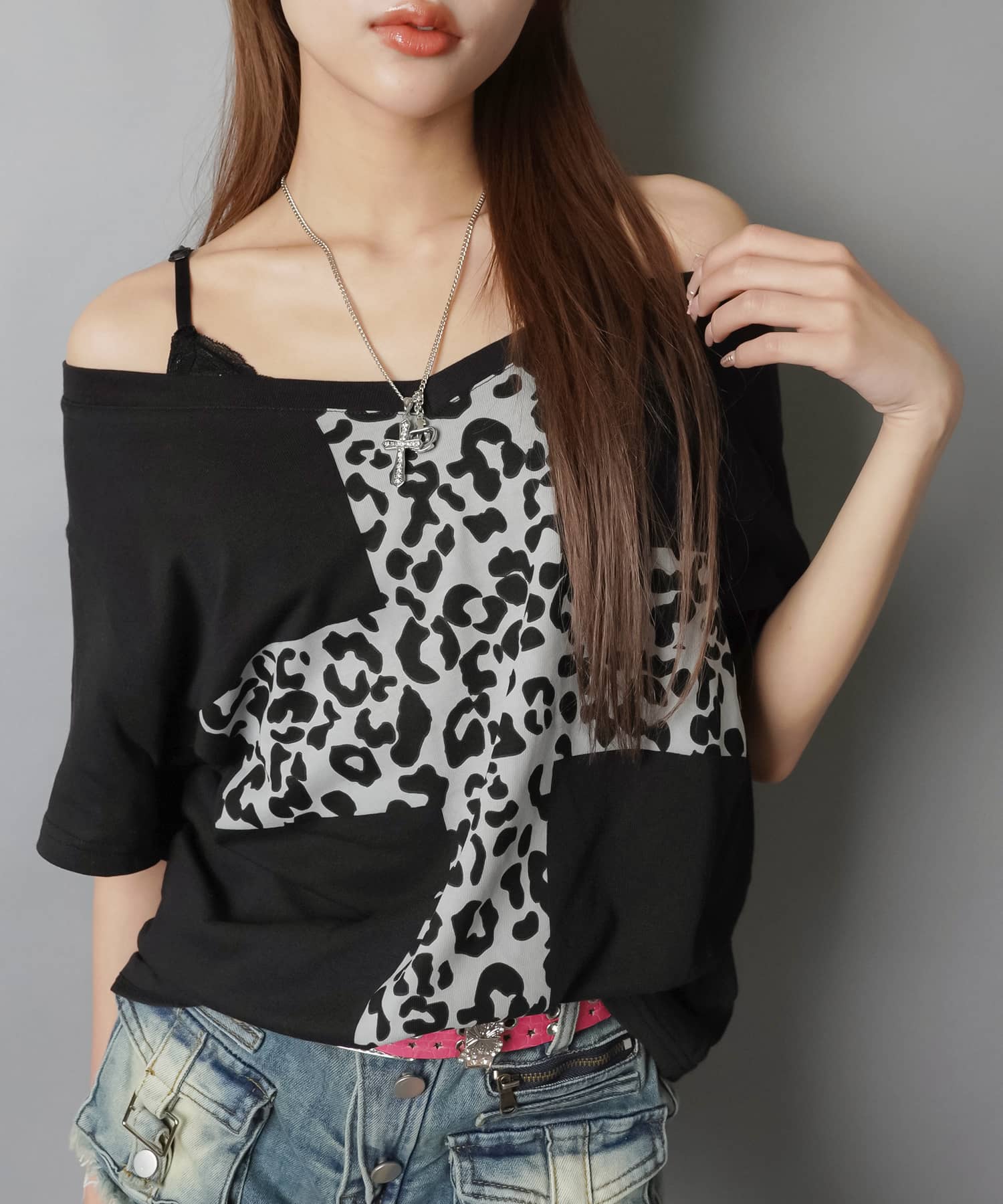 Vネック半袖Tシャツ/ヒョウ柄クロス/#平成ギャル | SPINNS WEB STORE