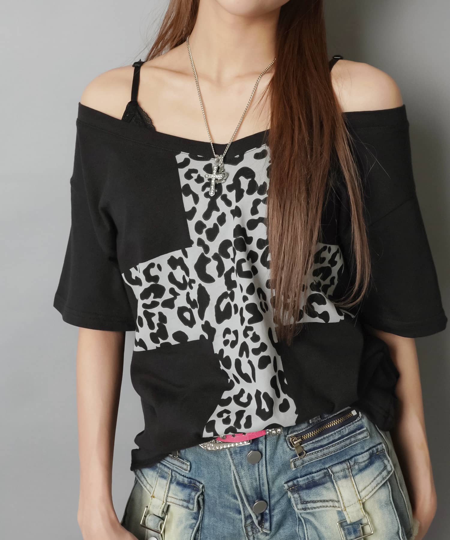 Vネック半袖Tシャツ/ヒョウ柄クロス/#平成ギャル | SPINNS WEB STORE