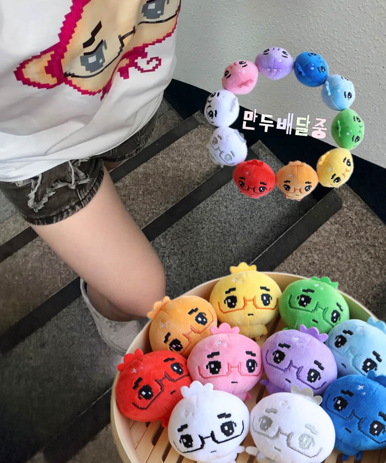 メガネ餃子』 ランダムレインボー餃子ぬいぐるみキーホルダー | SPINNS