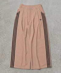 ベージュ