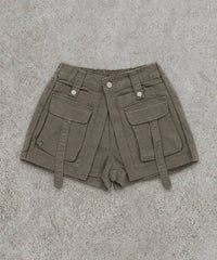 カーキ