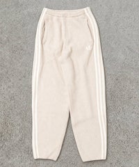 ベージュ