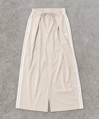 ベージュ