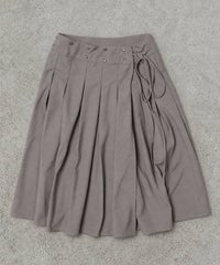 グレー