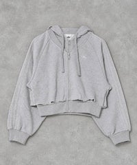 グレー